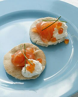 BLINIS CON SALMÓN AHUMADO