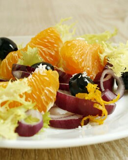 ENSALADA DE ESCAROLA CON OLIVAS NEGRAS