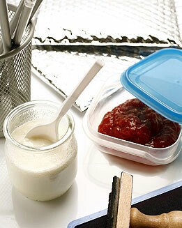 YOGUR CON MERMELADA DE TOMATE