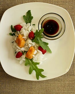 ENSALADA TAILANDESA CON POLLO Y FRESAS
