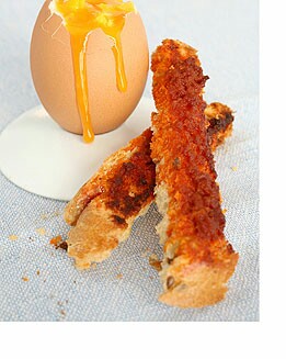 HUEVOS PASADOS POR AGUA CON PAN DE SOBRASADA
