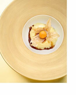 HELADO DE TURRÓN DE YEMA CON REDUCCIÓN DE PEDRO XI