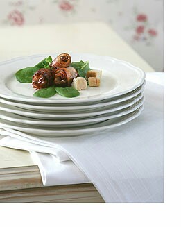 ENSALADA TEMPLADA DE CANÓNIGOS CON BACÓN Y DÁTILES