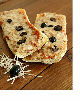 PANINI DE ATÚN CON TOMATE Y ACEITUNAS NEGRAS