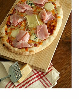 PIZZA CASERA CON JAMÓN YORK Y QUESOS