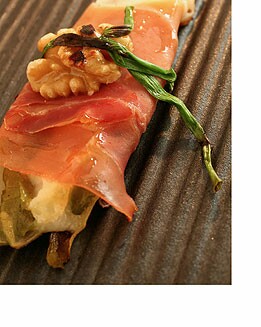ENDIBIAS CON JAMÓN SERRANO Y PROVOLONE