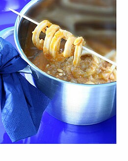 CALAMARES ENCEBOLLADOS CON SOBRASADA Y PIÑONES