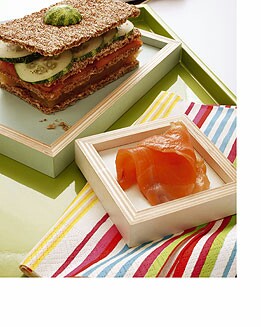 EMPAREDADO DE SALMÓN, MEMBRILLO Y PEPINO