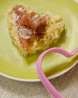 HUEVOS CON PAPAS Y JAMÓN IBÉRICO