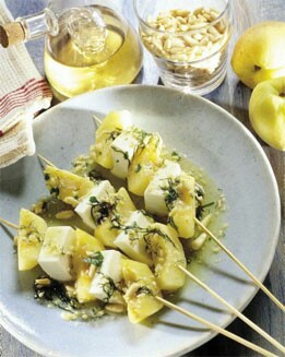 BROCHETAS DE ALBARICOQUE Y QUESO