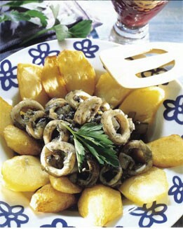 CALAMARES GUISADOS CON SU TINTA