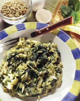 REVUELTO DE ESPINACAS Y FRUTOS SECOS