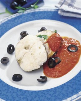 MEDALLONES DE MERLUZA CON SALSA DE ACEITUNAS NEGRA