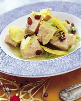 DADOS DE SALMÓN CON SALSA DE PASAS