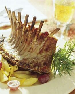 COSTILLAR DE CORDERO CON PERAS GLASEADAS