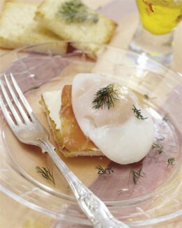 HUEVOS ESCALFADOS EN TOSTA DE AHUMADOS