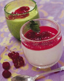 CUAJADA DE YOGUR Y FRUTAS DEL BOSQUE