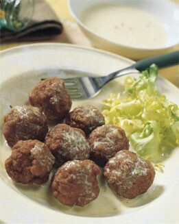 ALBÓNDIGAS EN SALSA  DE PIMIENTA VERDE