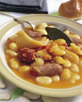 PUCHERO DE SALCHICHAS CON JUDIONES DE LA GRANJA