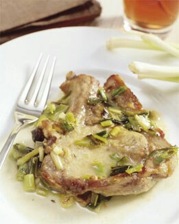 CHULETAS DE CERDO ASADAS CON AJETES