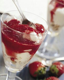 CREMA DE FRESAS CON PANECILLOS CRUJIENTES