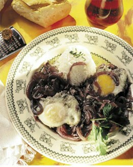 HUEVOS ENCEBOLLADOS