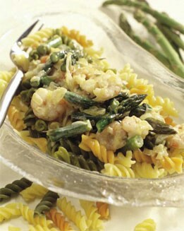 ESPIRALES CON CREMA DE ESPÁRRAGOS Y GAMBAS