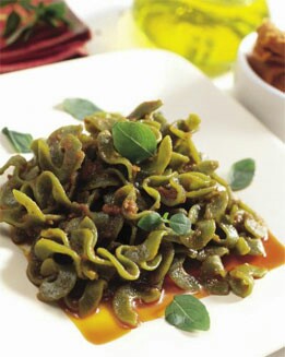 CINTAS DE ESPINACA CON SALSA DE SOBRASADA