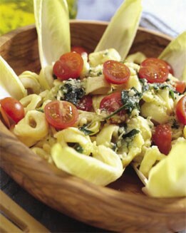 TORTELLINI EN ENSALADA DE ENDIBIAS