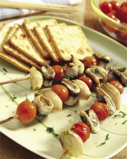 BROCHETA DE BOQUERONES CON CHALOTAS Y TOMATES