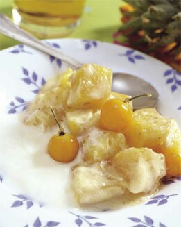 PIÑA  CON CREMA DE CARDAMOMO