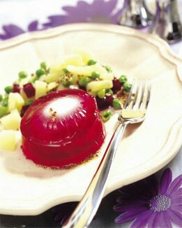 HUEVOS CON ENSALADILLA DE REMOLACHA