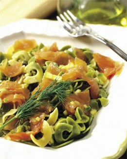 ENSALDA DE PASTA CON SALMÓN Y ENELDO