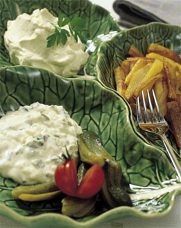 PATATAS CON DOS SALSAS