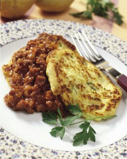 TORTITAS DE PATATA CON SALSA PICANTE DE CARNE