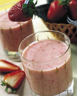 BATIDO LIGERO DE FRESAS Y PLÁTANO