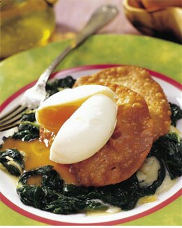 HUEVOS AL MINUTO SOBRE ESPINACAS