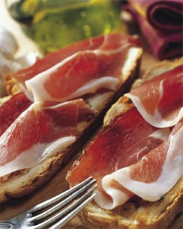 TOSTA DE AJO ASADO CON JAMÓN IBÉRICO