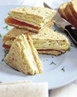 TRIPLES DE SALMÓN Y PEPINO