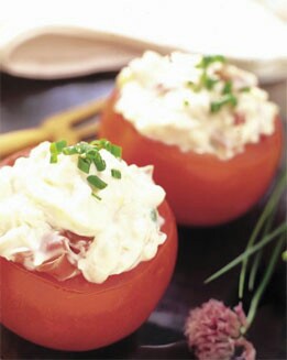 TOMATES RELLENOS DE MOUSSE DE AVE