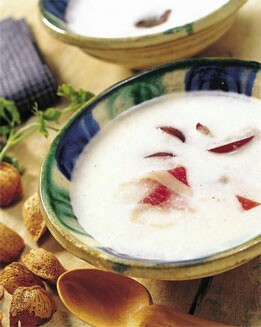 AJOBLANCO CON UVAS Y JAMÓN