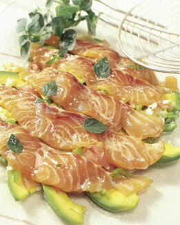 CEBICHE DE SALMÓN CON AGUACATE