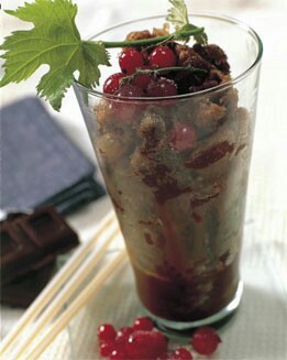 GRANIZADO DE CHOCOLATE CON GROSELLAS ESCARCHADAS