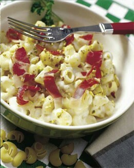 MACARRONES CON CREMA DE PISTACHOS