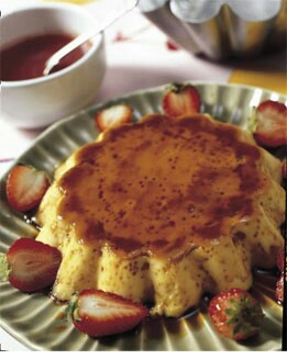 FLAN CON ENSALADA DE FRUTAS DEL BOSQUE