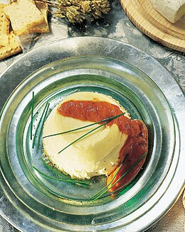 FLANES DE QUESO CON MUSELINA DE PIMIENTOS