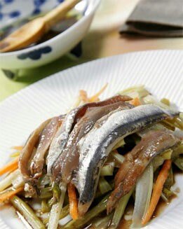 BOQUERONES MARINADOS A LA ORIENTAL