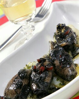 CALAMARES EN SU TINTA CON PATATAS