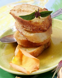 TORRIJAS EN ALMÍBAR DE ROSAS