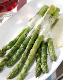 ESPÁRRAGOS A LA PLACHA CON SALSA DE MOSTAZA